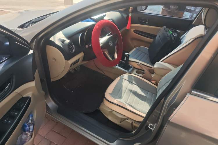 Used CHANGAN Eado 2012 1.6L Manual Luxury Model China IV Standard Driver Seat