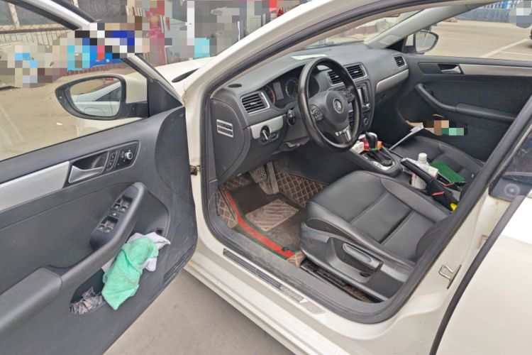 Used Volkswagen Sagitar 2014 Revised Version 1.4TSI Automatic Luxury Edition Driver Seat