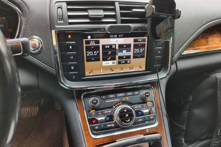 Used Lincoln Continental 2017 2.0T Two-Wheel-Drive Luxury Edition Audio And AC Panel