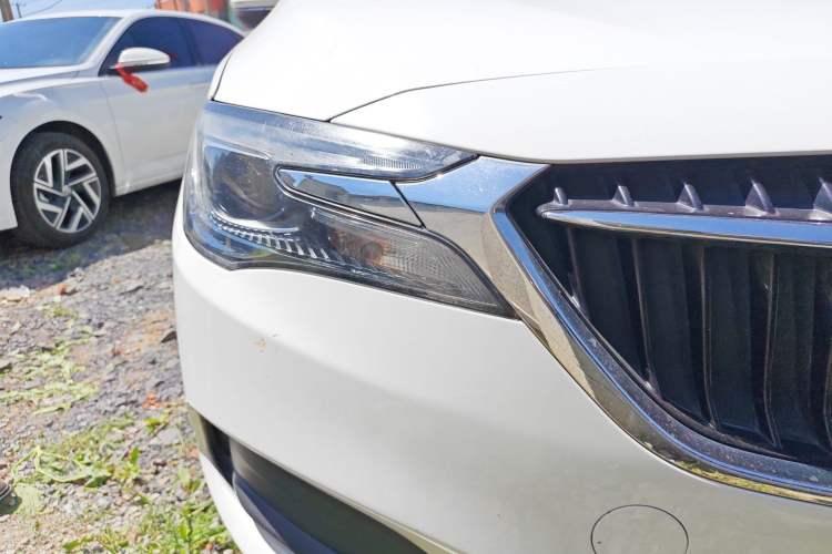 Used Buick GL6 2018 18T 6-Seater Elite Model Right Front Headlight