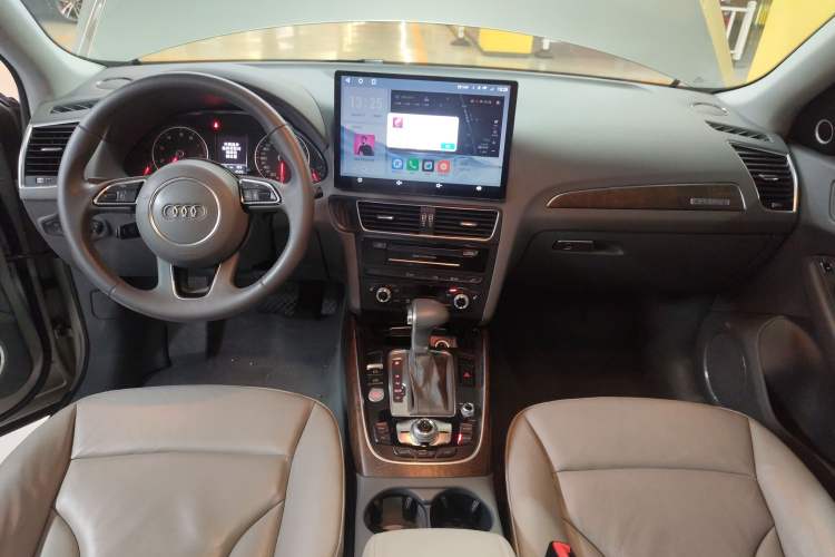 Used Audi Q5 2015 40 TFSI Technology Edition Audio And AC Panel