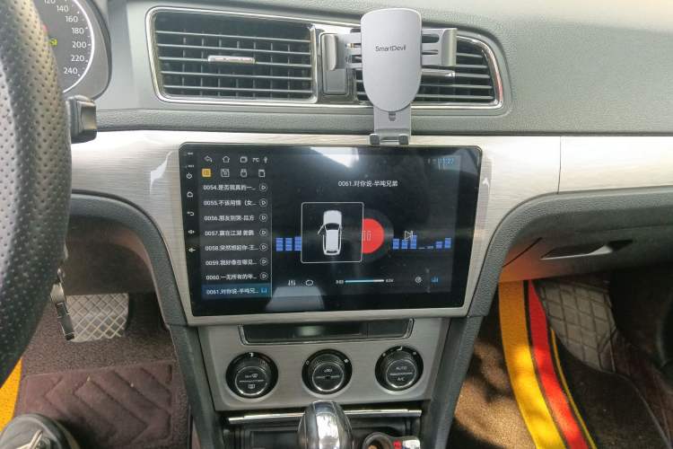 Used Volkswagen Lavida 2013 Revised Version 1.6L Automatic Luxury Edition Audio And AC Panel