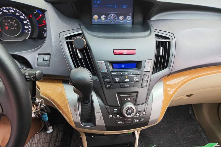 Used Honda Odyssey 2009 2.4L Luxury Edition Audio And AC Panel