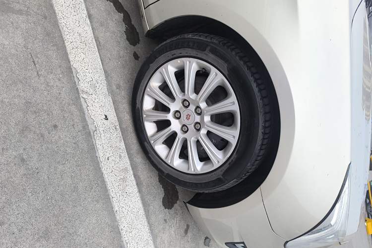 Used Cadillac XTS 2014 28T Comfort Version Right Front Wheel Hub