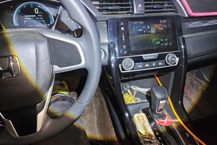 Used Honda Civic 2016 220TURBO CVT Luxury Edition Audio And AC Panel