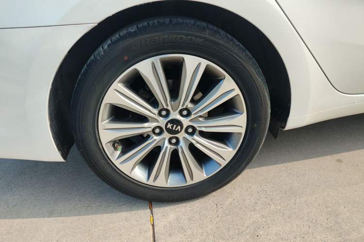 Used Kia K4 2014 1.8L Automatic DLX Right Rear Wheel Hub