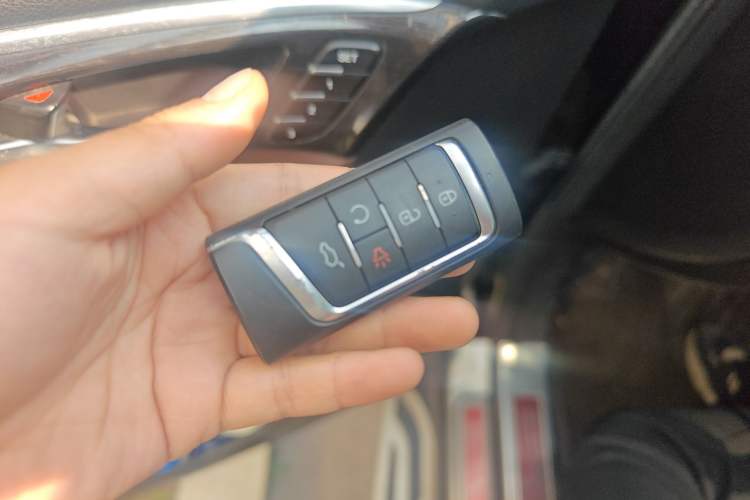 Used GAC Trumpchi GS8 2017 320T Two-Wheel Drive Luxury Smart Connectivity Version (7 Seats)
