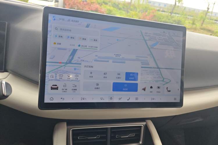 Used BYD Yuan UP 2025 Intelligent Driving Version 401 km Beyond-Range Edition Audio And AC Panel