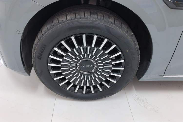 Used Zeekr 009 2024 7-Seater Walk-Through Version Four-Wheel Drive 108 kWh
