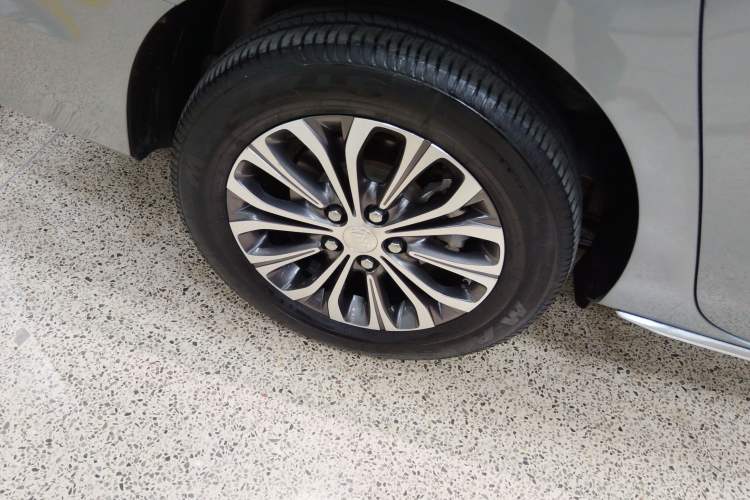 Used Buick GL8 2023 Land Executive Class Comfort Model