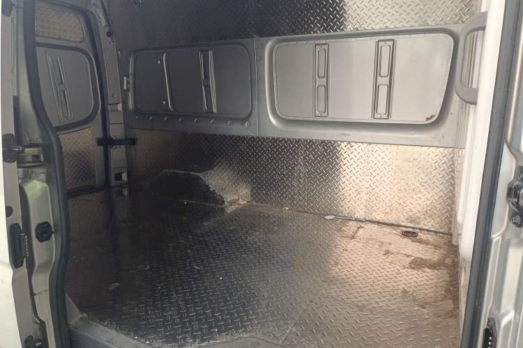 Used Foton Toano 2023 Urban Edition Van 2.0T Manual Short Wheelbase Mid-Height Roof Rear Single Tire 3-Seater Left Rear Seat