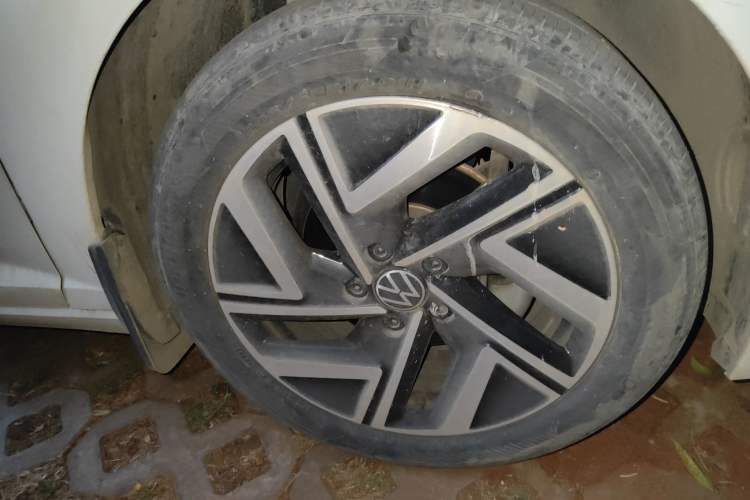 Used Volkswagen Sagitar 2023 280TSI DSG Beyond Lite Edition Right Front Wheel Hub