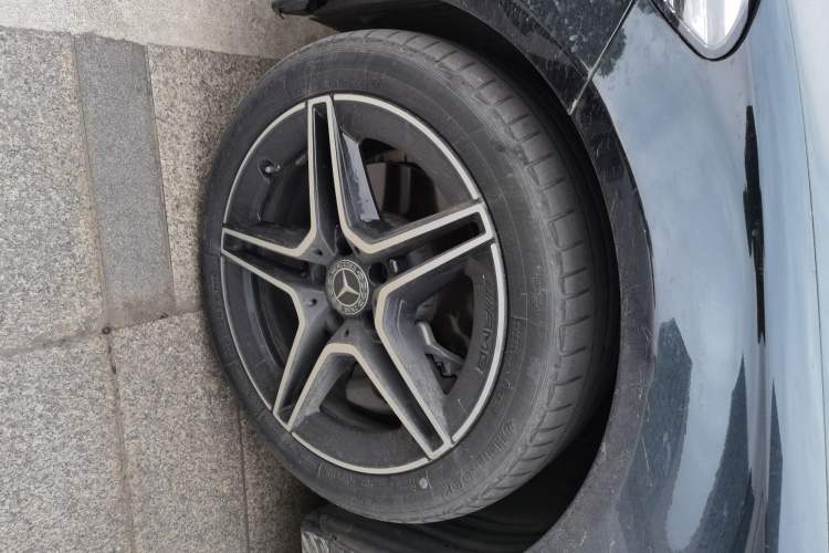 Used Mercedes-Benz C-Class 2021 C 260 Star Edition Right Front Wheel Hub