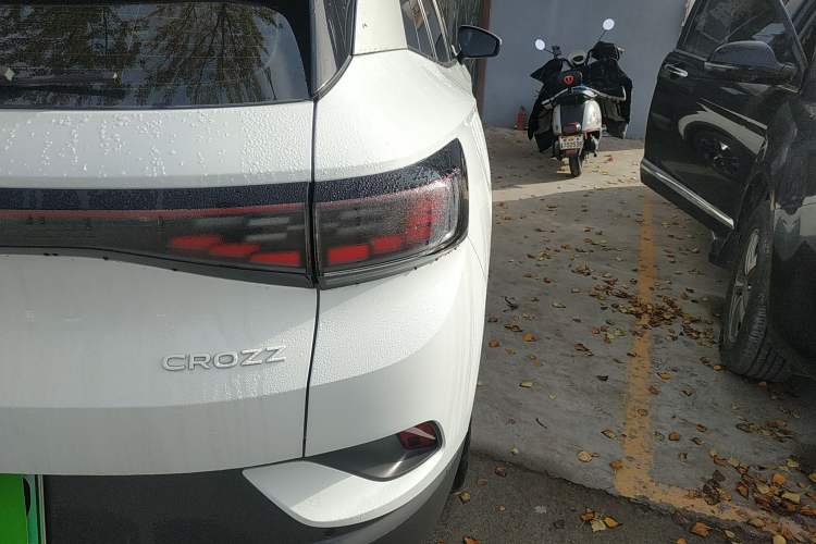 Used Volkswagen ID.4 CROZZ 2025 Pure Edition Exterior 6