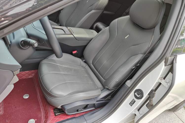 Used Lynk & Co 07 2024 EM-P 126 Long-Range Pro Left Front Seat