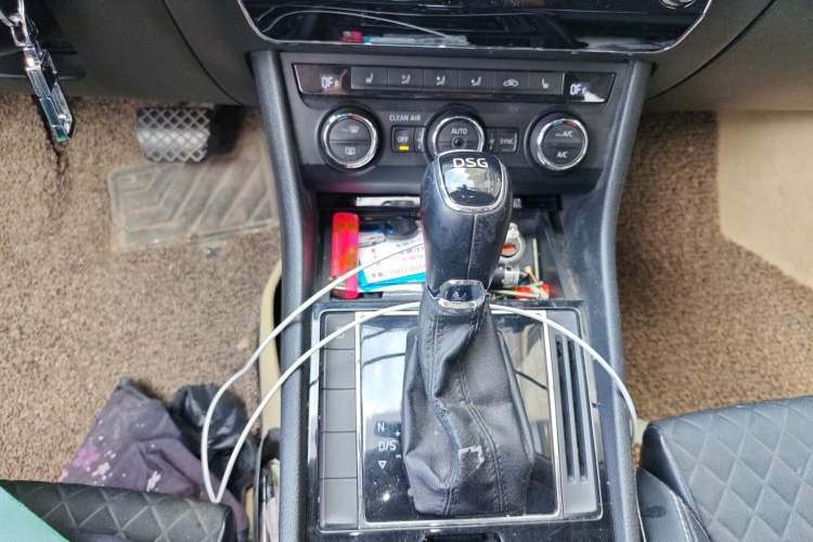 Used Skoda Superb 2016 TSI330 DSG Innovation Edition Gear Lever