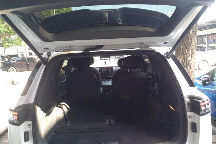 Used Dongfeng eπ eπ008 2024 210Max Range-Extended Version 6 Seats