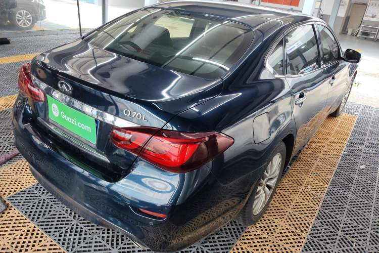 Used Infiniti Q70 2017 Q70L 2.5L Enjoyment Edition Rear Right 45 Deg