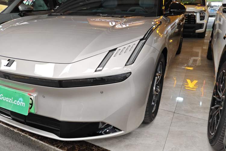 Used Lynk & Co Z10 2025 95 kWh 766 km Range Rear-Wheel Drive Max