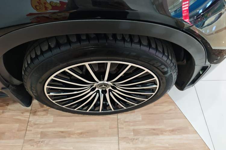 Used Mercedes-Benz GLC 2020 GLC 300 L 4MATIC Luxury Model Right Front Wheel Hub