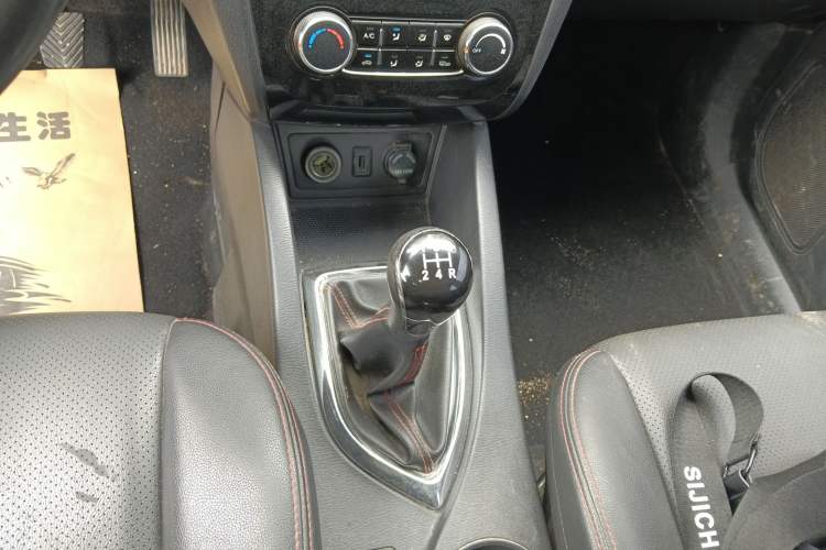 Used CHANGAN KAICHENG Oushang A600 2016 1.5L Manual Luxury 7-Seater Gear Lever