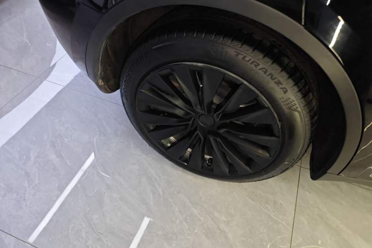 Used Tesla Model Y 2022 Rear-Wheel-Drive Version Right Rear Wheel Hub