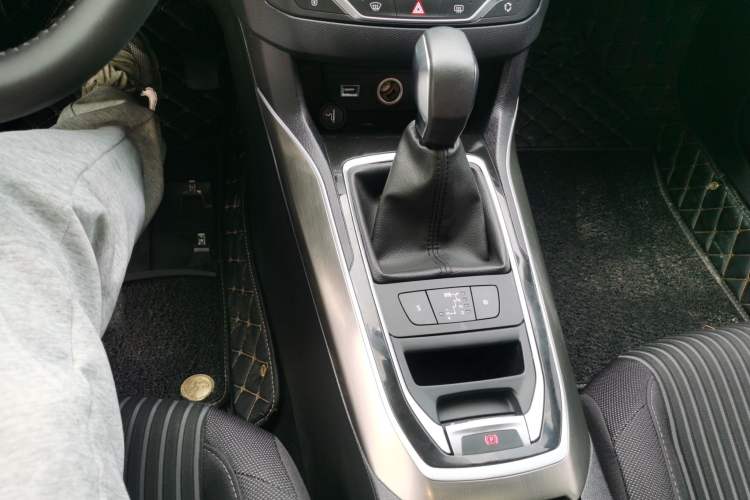 Used Peugeot 408 2015 1.2T Automatic Luxury Edition Gear Lever