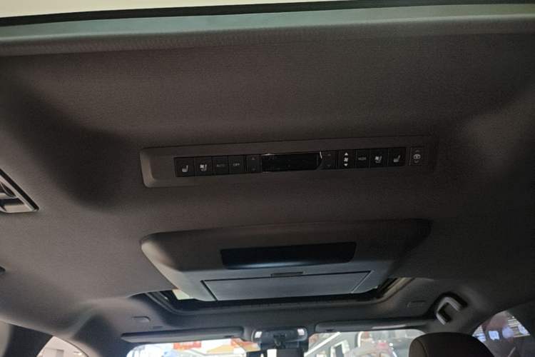 Used Toyota SIENNA 2021 2.5L Hybrid Platinum Edition Headliner