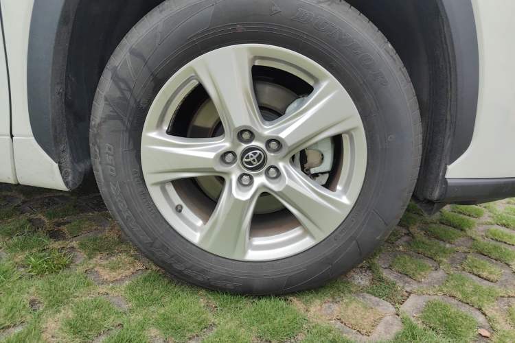 Used Toyota Highlander 2024 2.5L Smart Electric Hybrid Dual-Engine Two-Wheel Drive Elite Version 7 Seats Right Front Wheel Hub