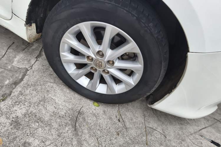 Used Toyota Camry 2015 2.0G Premier Edition Right Front Wheel Hub