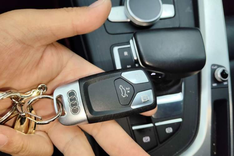 Used Audi A4L 2019 40 TFSI Fashion Edition China VI Emission Standard Vehicle Key