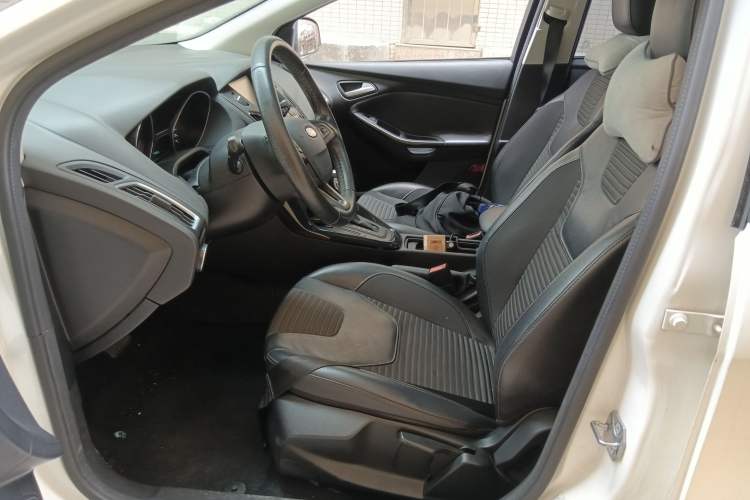 Used Ford Focus 2015 Sedan 1.6L Automatic Trend Model Left Front Seat