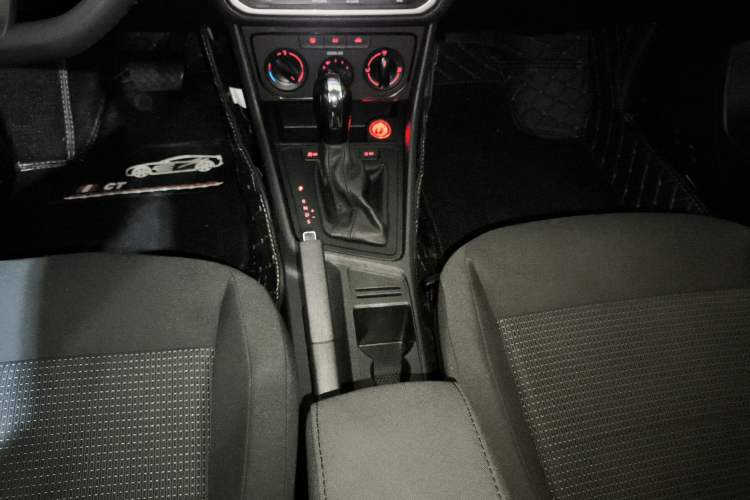 Used Volkswagen Lavida 2015 1.6L Automatic Fashion Edition Gear Lever