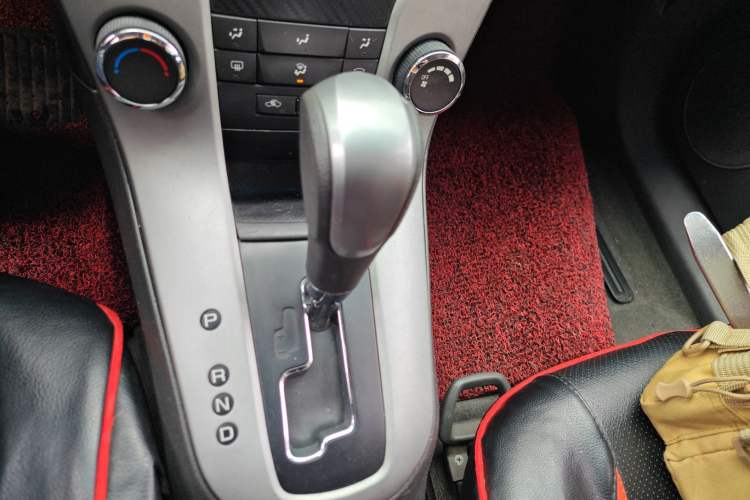 Used Chevrolet Cruze 2011 1.8L SE Automatic Gear Lever