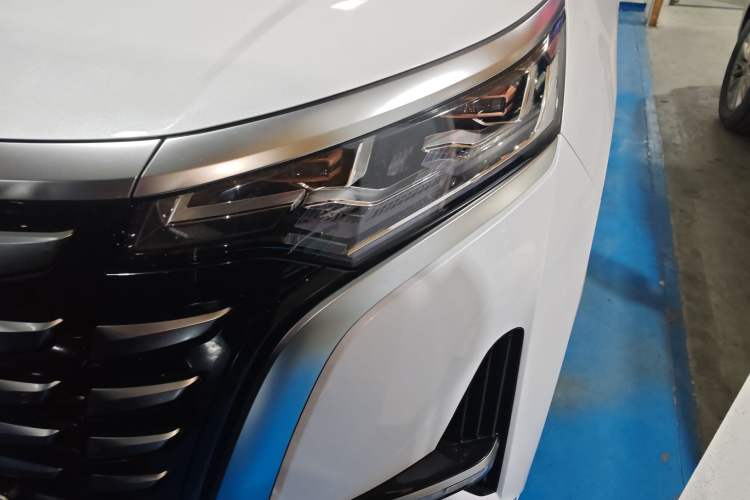 Used Denza D9 2023 DM-i 965 Luxury Model