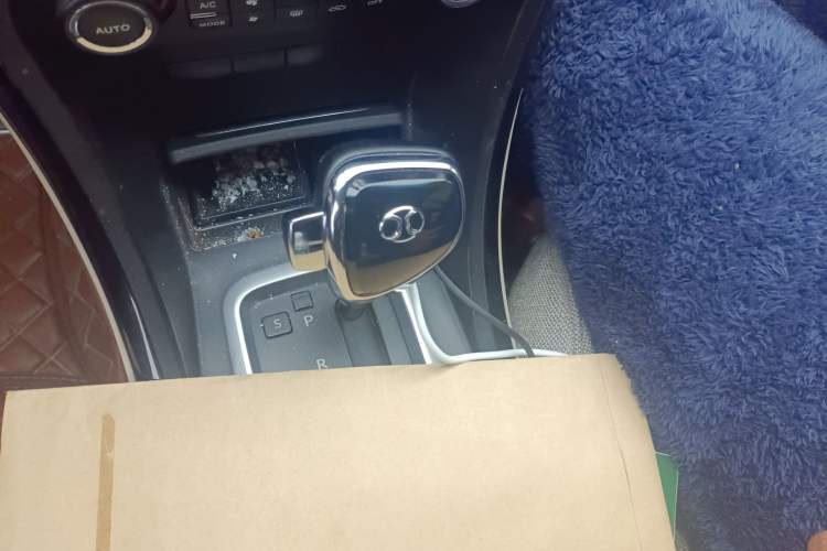 Used BAIC Senova D70 2013 2.0T Comfort Edition Gear Lever