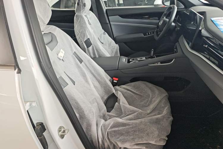 Used Geely Auto Emgrand X7 Sport 2026 Model 1.5TD Aspirational Right Front Seat