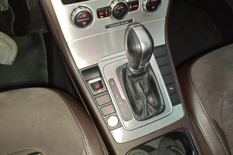 Used Volkswagen Magotan (Import) 2012 Travel Edition 2.0 TSI Comfort Version