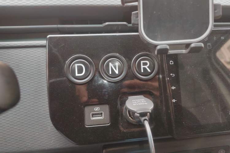 Used Farizon Xingxiang V 2023 V6E Ningde Times 38.64 kWh Value Edition
