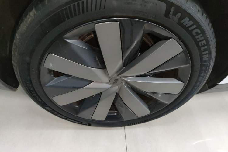 Used Li Auto i8 2025 Model Standard Version Exterior 5