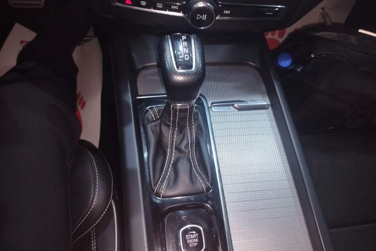 Used Volvo XC60 2019 T5 4x4 Smart & Dynamic Sport Edition China VI Standard