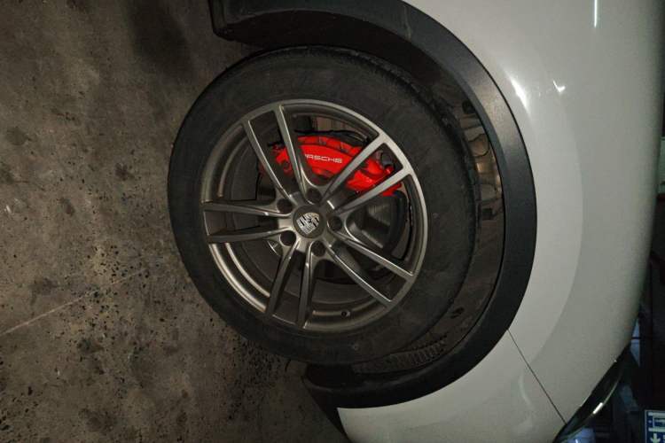 Used Porsche Cayenne 2019 Cayenne 3.0T Right Front Wheel Hub