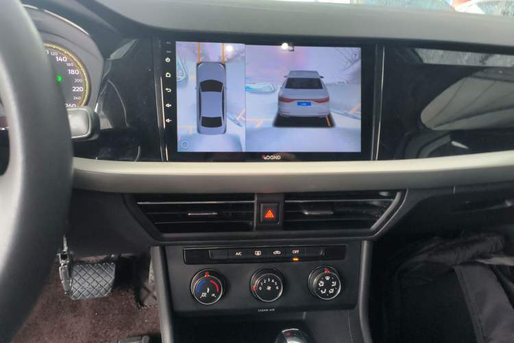 Used Volkswagen Lavida 2018 1.5L Automatic Comfort Edition China V Standard Audio And AC Panel