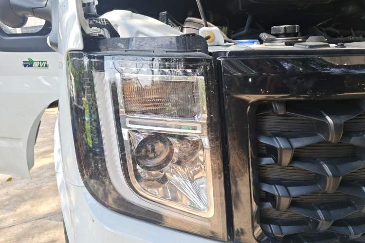 Used JMC Fushun 2023 2.0T Manual Short-Wheelbase Low-Roof Commercial Multi-Purpose Passenger Vehicle 6 Seats with Dual-Opening Tailgate