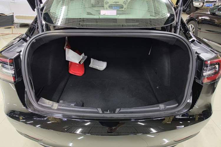 Used Tesla Model 3 2019 Long-Range Rear-Wheel-Drive Version