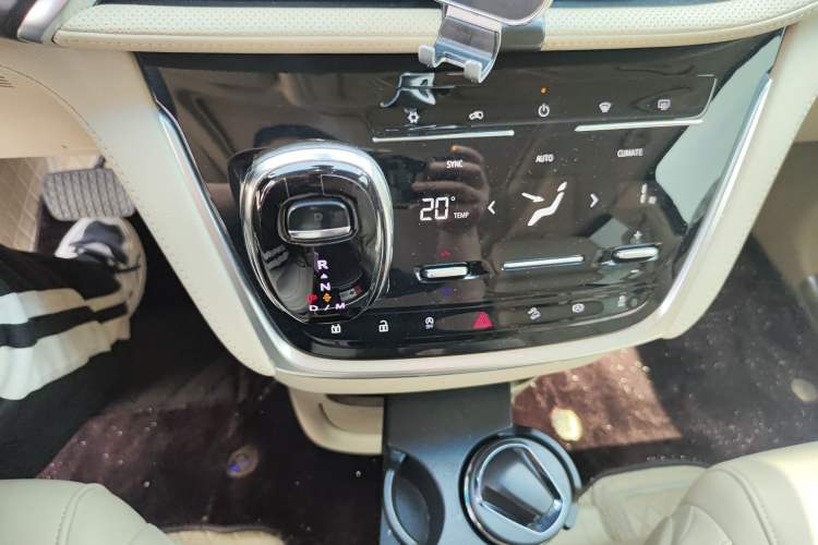 Used Buick GL8 2022 ES Landtrek 653T Luxury Edition