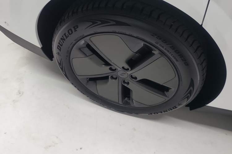 Used Li Auto i6 2025 Model Two-Wheel-Drive Standard Type Exterior 5