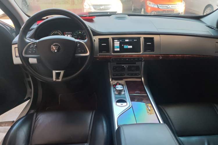 Used Jaguar XF 2015 XF 2.0T Luxury Edition
