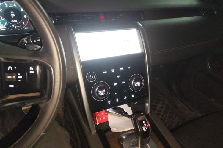 Used Land Rover Discovery Sport 2022 249 PS R-Dynamic S Performance Edition 5 Seats Audio And AC Panel