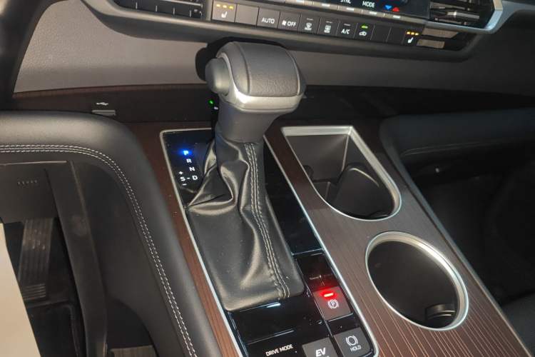 Used Toyota Granvia 2024 2.5L Hybrid Prestige PLUS Edition
